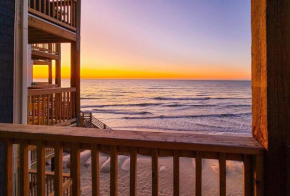 Beachfront, Newly Renovated at Aqua Vista